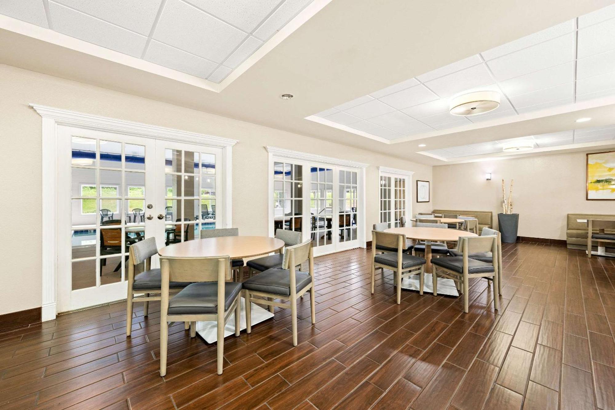 Comfort Suites Abingdon I-81 Экстерьер фото