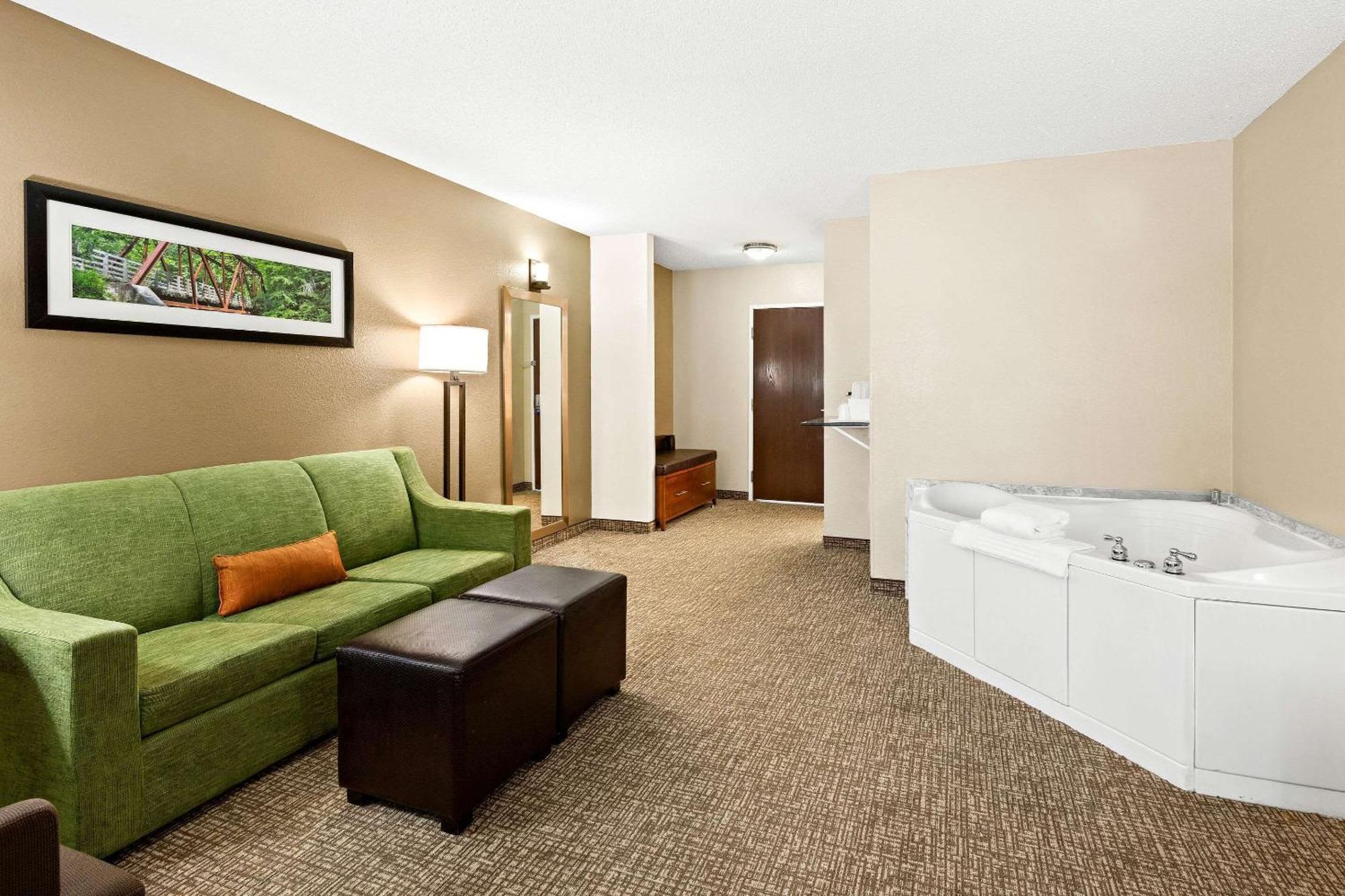 Comfort Suites Abingdon I-81 Экстерьер фото