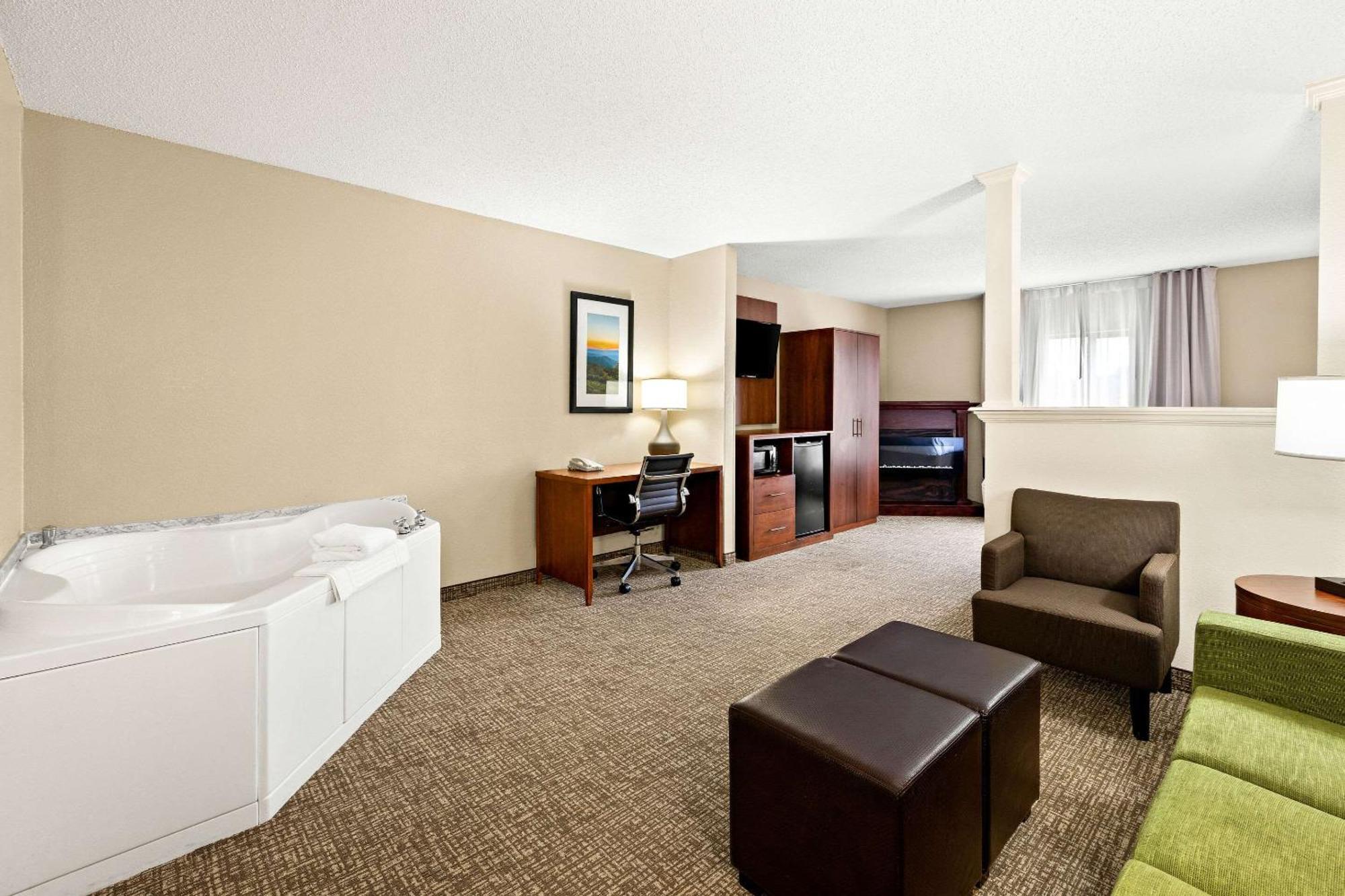 Comfort Suites Abingdon I-81 Экстерьер фото