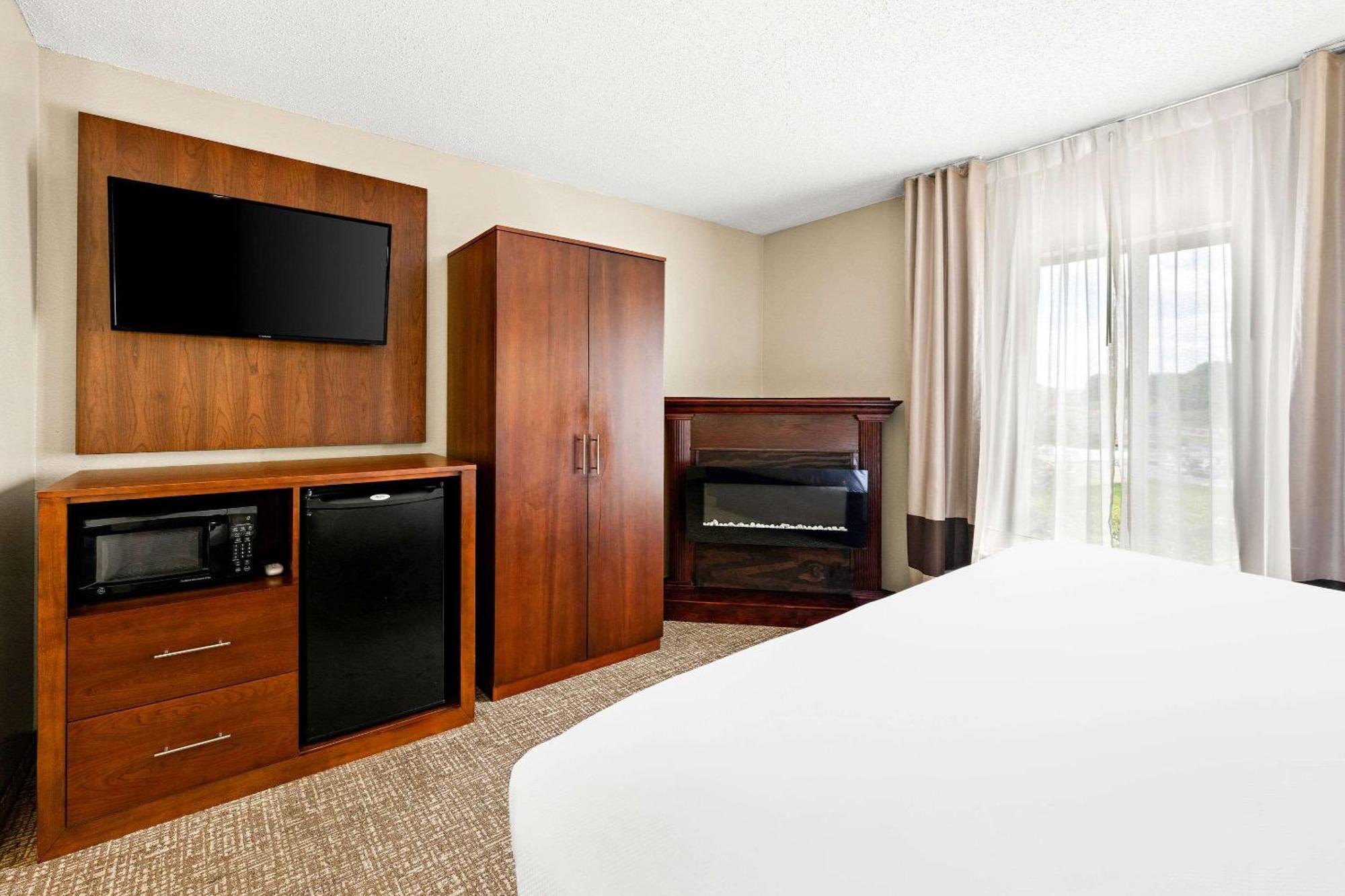 Comfort Suites Abingdon I-81 Экстерьер фото