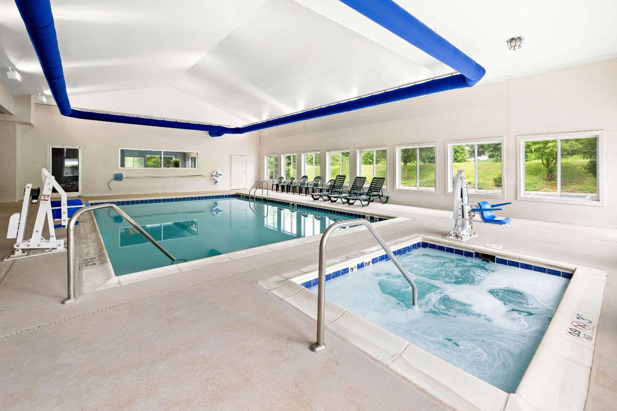 Comfort Suites Abingdon I-81 Экстерьер фото