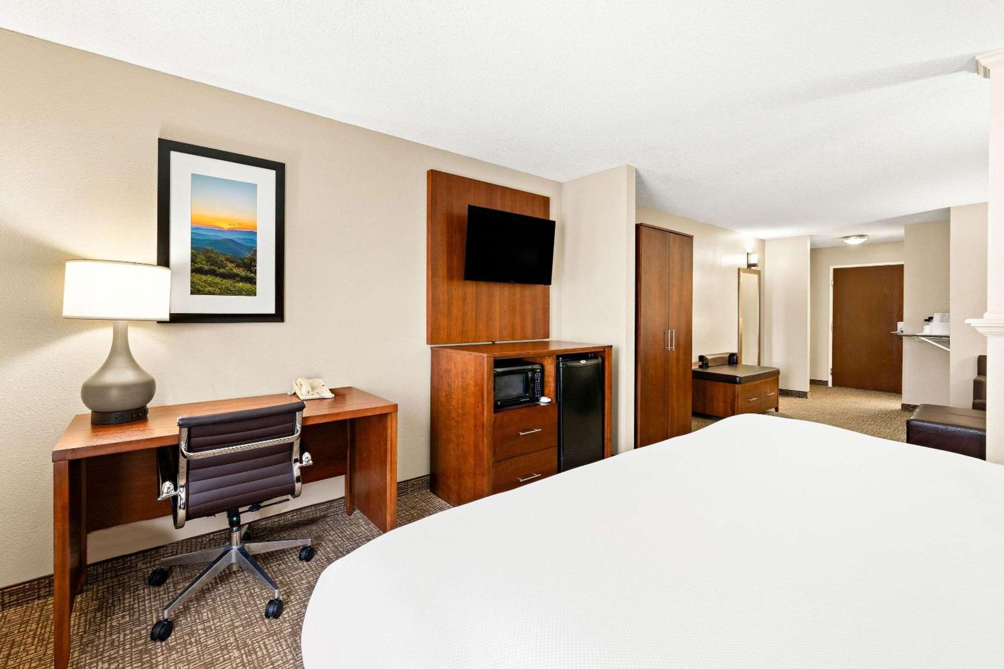Comfort Suites Abingdon I-81 Экстерьер фото